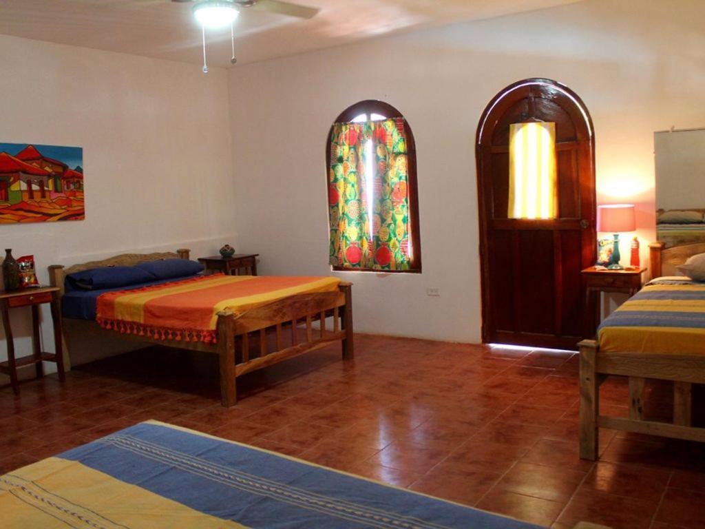 Casa De Los Cocos Bed & Breakfast Transito Екстериор снимка